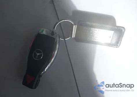 2013 Mercedes-Benz C 300 Luxury 4Matic z USA, uszkodzony, nr VIN WDDGF8ABXDR254141